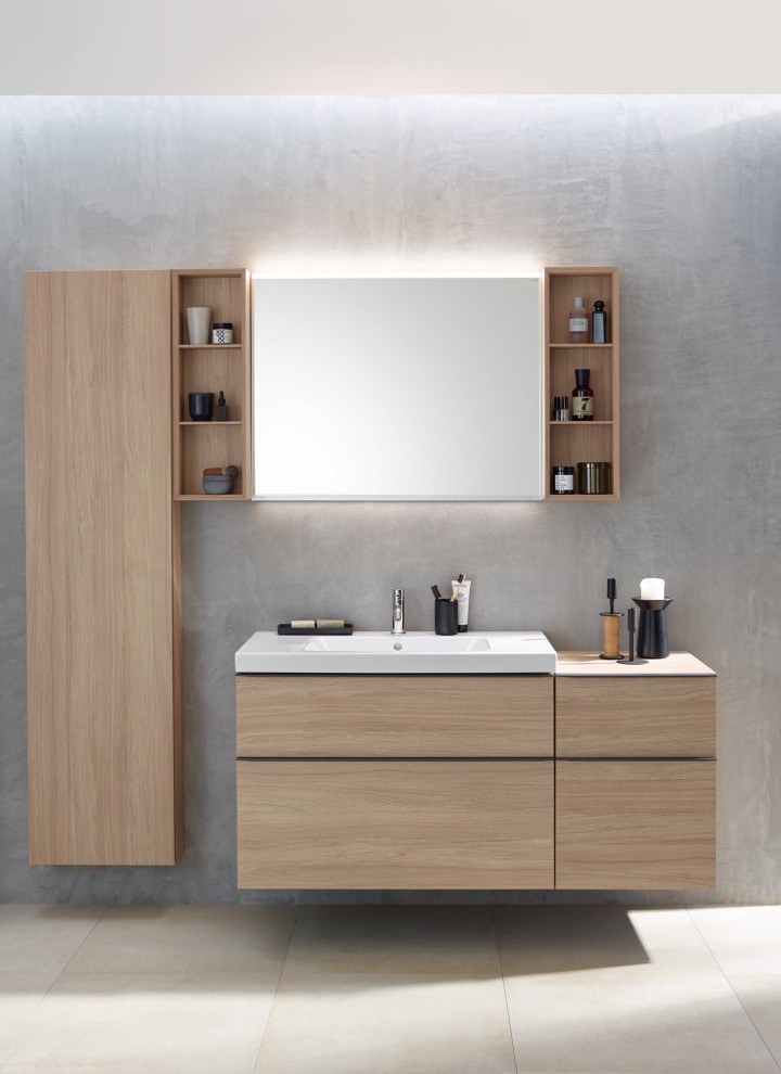 Badrum med spegelskåp och badrumsmöbler från Geberit iCon badrumsserie