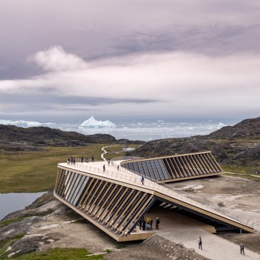 Den böjda formen på byggnaden var en utmaning avseende den sanitära teknologin (© Adam Mørk)